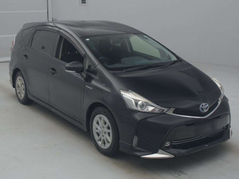 2015 Toyota Prius alpha ZVW41W[2]