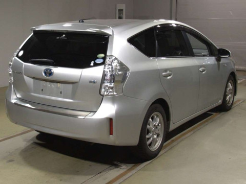 2012 Toyota Prius alpha ZVW41W[1]