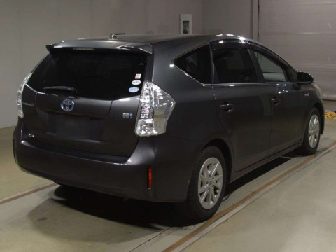 2012 Toyota Prius alpha ZVW41W[1]