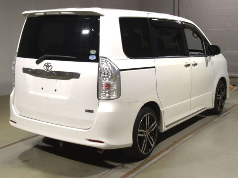 2012 Toyota Voxy ZRR70W[1]