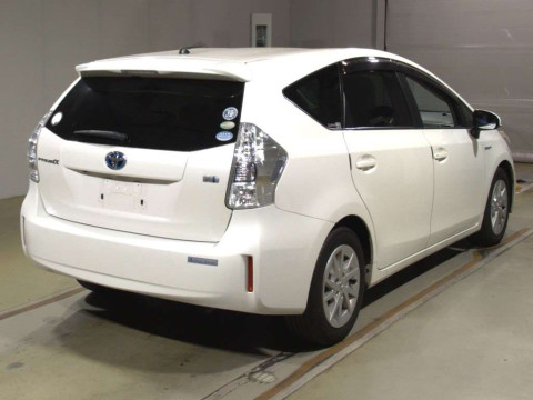 2012 Toyota Prius alpha ZVW40W[1]