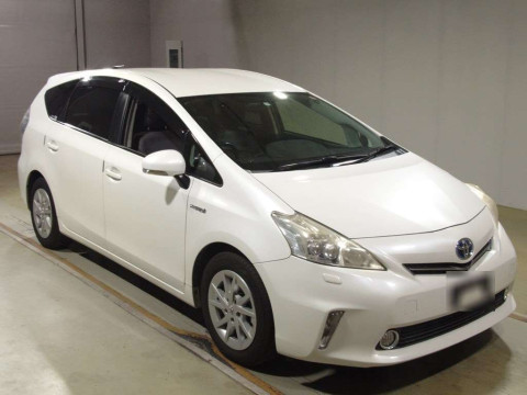 2012 Toyota Prius alpha ZVW40W[2]