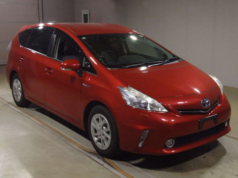 2013 Toyota Prius alpha ZVW40W[2]