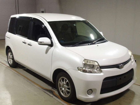 2013 Toyota Sienta NCP81G[2]