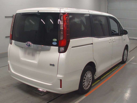 2014 Toyota Noah ZWR80G[1]