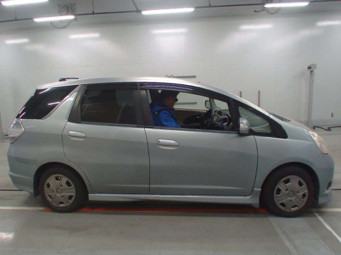 2012 Honda Fit Shuttle Hybrid GP2[2]