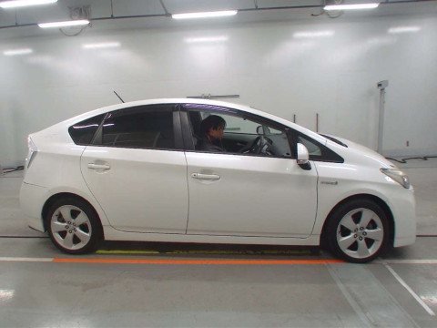 2010 Toyota Prius ZVW30[2]