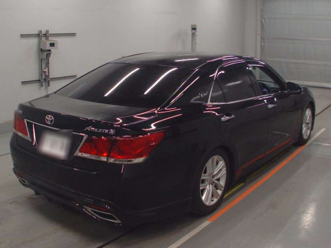 2013 Toyota Crown GRS211[1]