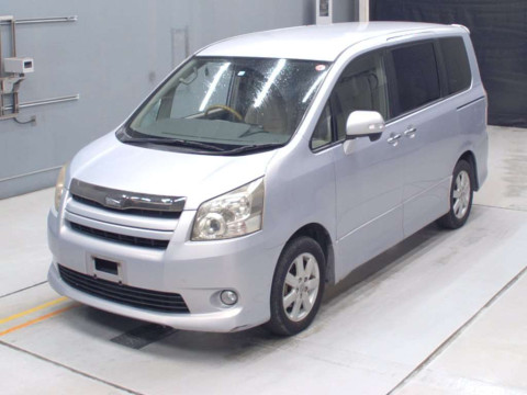 2010 Toyota Noah ZRR70W[0]