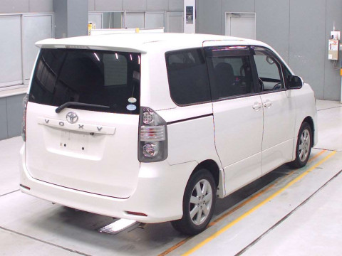 2010 Toyota Voxy ZRR70W[1]