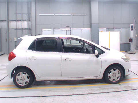 2009 Toyota Auris NZE151H[2]