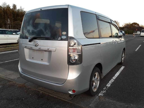 2008 Toyota Voxy ZRR70G[1]