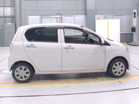 2012 Toyota Pixis Epoch LA300A[2]