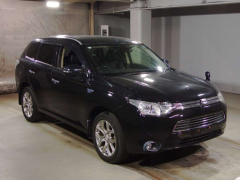 2013 Mitsubishi Outlander PHEV GG2W[2]