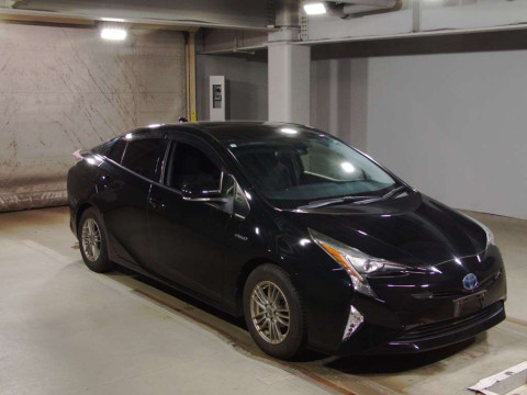 2018 Toyota Prius ZVW50[2]