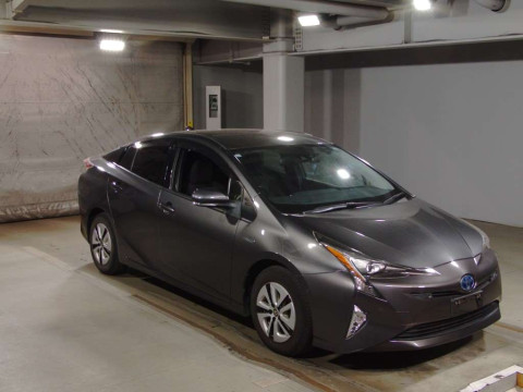 2017 Toyota Prius ZVW51[2]