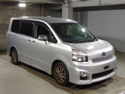 2011 Toyota Voxy ZRR70W[2]