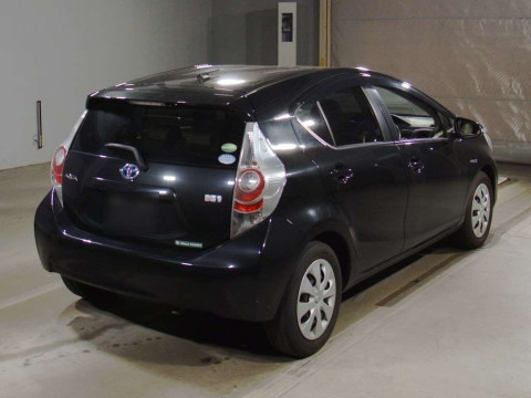 2012 Toyota Aqua NHP10[1]