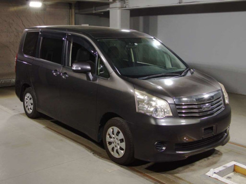 2012 Toyota Noah ZRR70G[2]