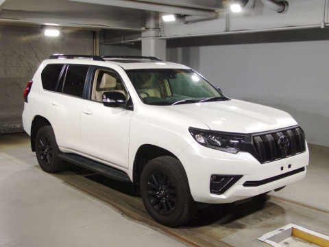 2022 Toyota Land Cruiser Prado TRJ150W[2]