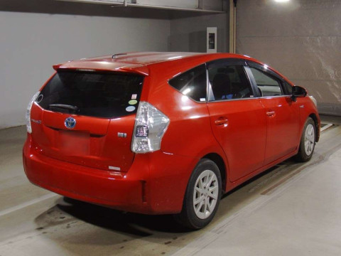 2013 Toyota Prius alpha ZVW41W[1]