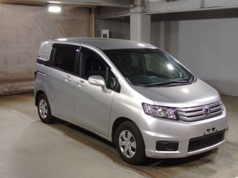 2013 Honda Freed Spike GB3[2]