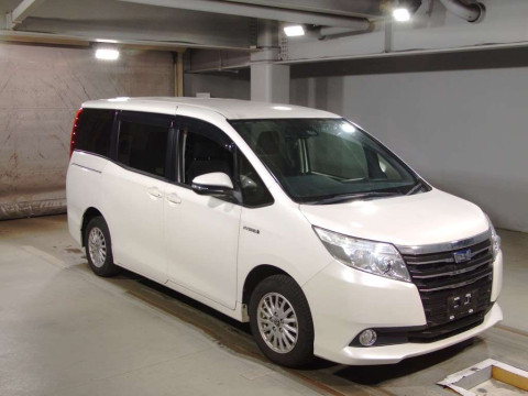 2016 Toyota Noah ZWR80G[2]