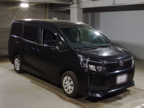 2014 Toyota Voxy ZRR80G[2]