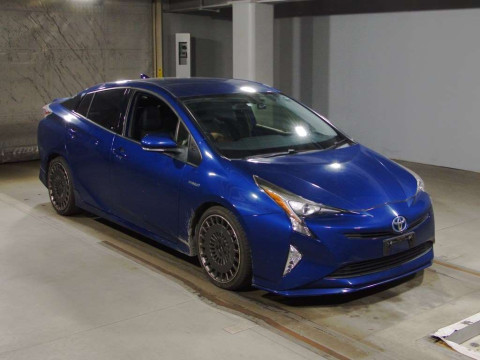 2016 Toyota Prius ZVW55[2]