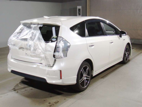 2014 Toyota Prius alpha ZVW41W[1]