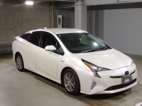 2017 Toyota Prius ZVW50[2]