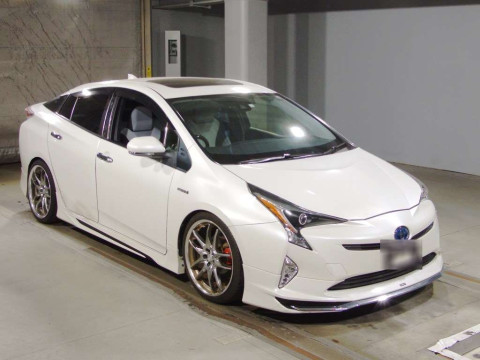 2016 Toyota Prius ZVW50[2]