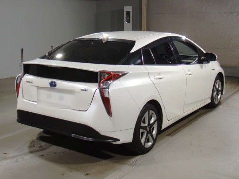 2017 Toyota Prius ZVW50[1]