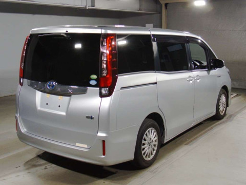 2017 Toyota Noah ZWR80G[1]