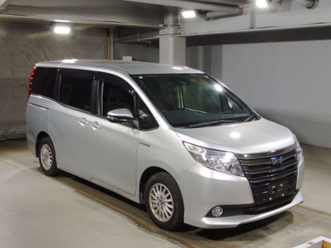 2017 Toyota Noah ZWR80G[2]