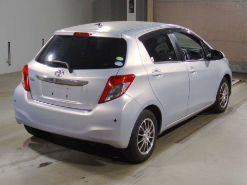 2013 Toyota Vitz NSP130[1]