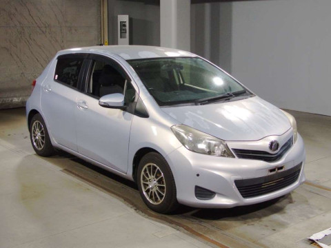 2013 Toyota Vitz NSP130[2]