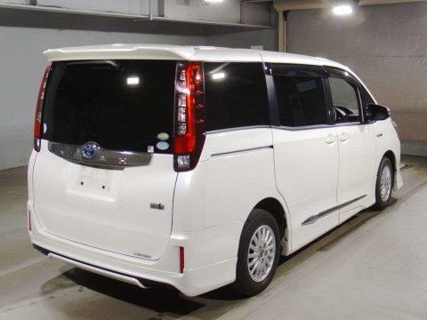 2015 Toyota Noah ZWR80G[1]