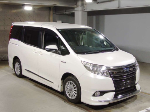 2015 Toyota Noah ZWR80G[2]