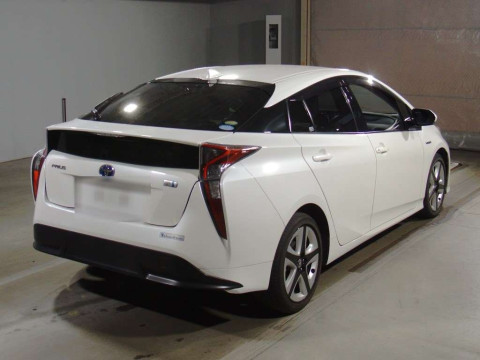 2016 Toyota Prius ZVW50[1]