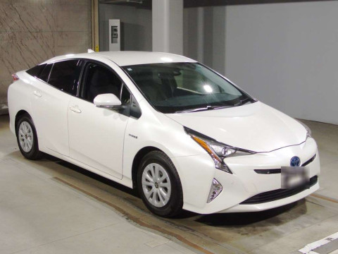 2017 Toyota Prius ZVW50[2]