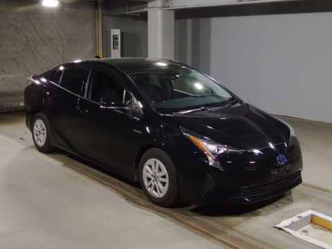 2016 Toyota Prius ZVW50[2]