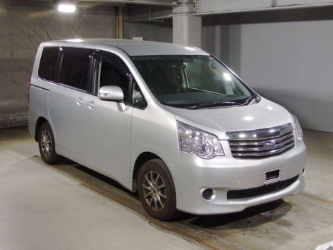 2013 Toyota Noah ZRR70G[2]