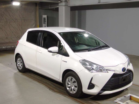 2017 Toyota Vitz NHP130[2]