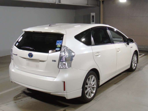 2014 Toyota Prius alpha ZVW41W[1]