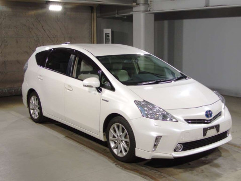 2014 Toyota Prius alpha ZVW41W[2]