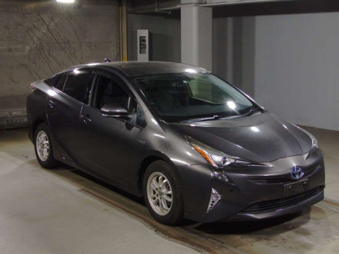 2016 Toyota Prius ZVW50[2]