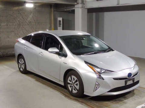 2017 Toyota Prius ZVW51[2]