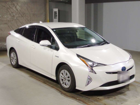 2017 Toyota Prius ZVW55[2]