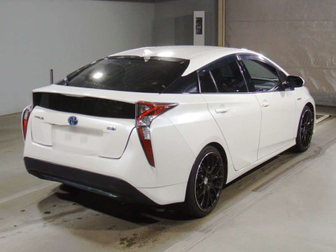 2016 Toyota Prius ZVW50[1]